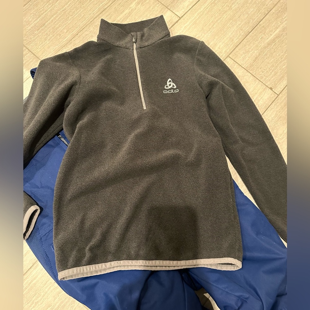Boys ski pants and fleece pullover selling as a set, size kids Small for both